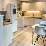 3 Bedroom Stunning In *