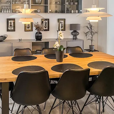 بيت للعطل 3 Bedroom Stunning In